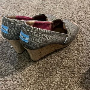 Toms open toe wedge